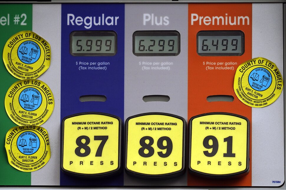 هل سيشهد المستهلكون انخفاضاً في أسعار البنزين بحلول عيد الشكر .. إليكم التفاصيل