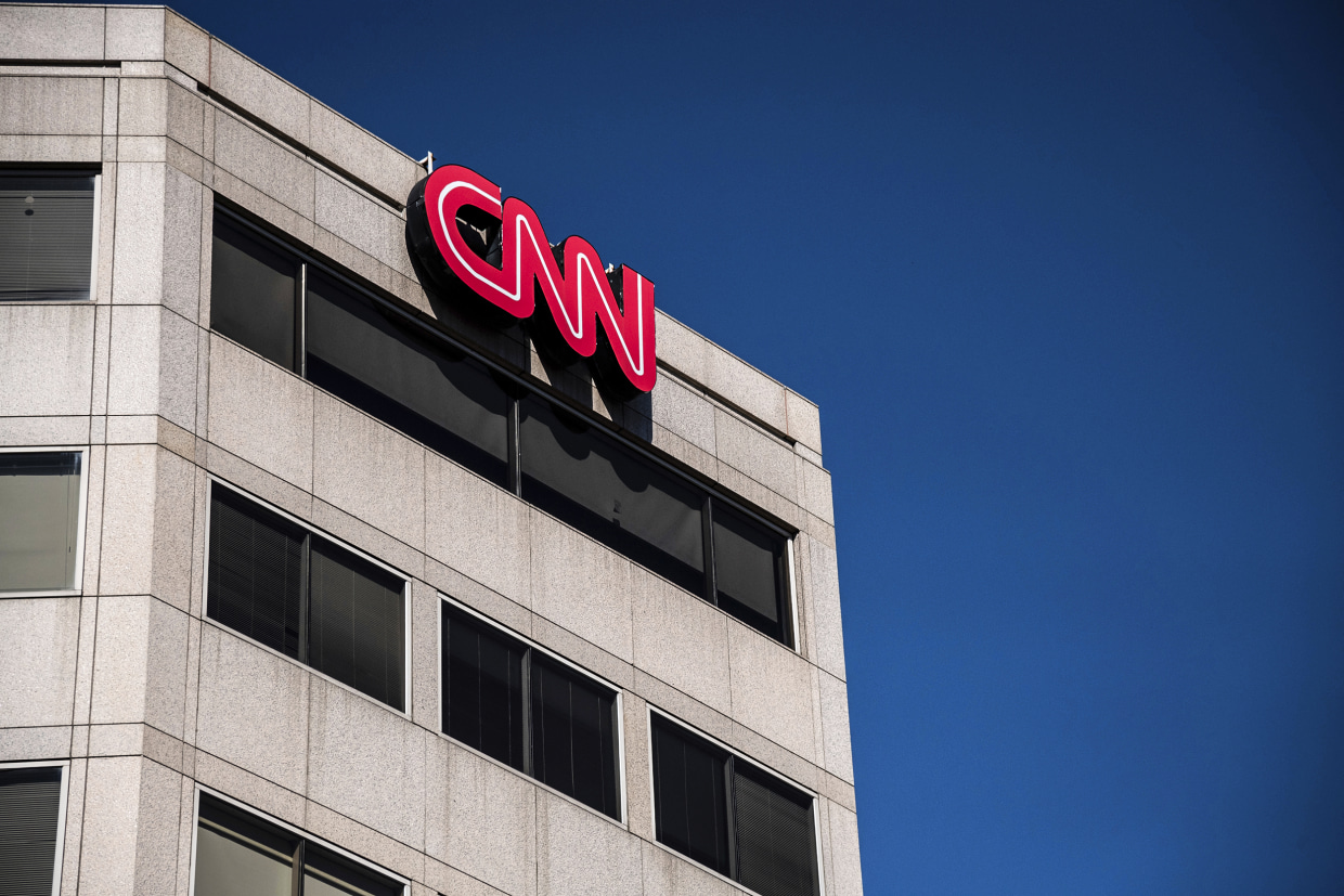 اتهام منتج شبكة CNN بإغراء القاصرات للانخراط في نشاط جنسي غير قانوني