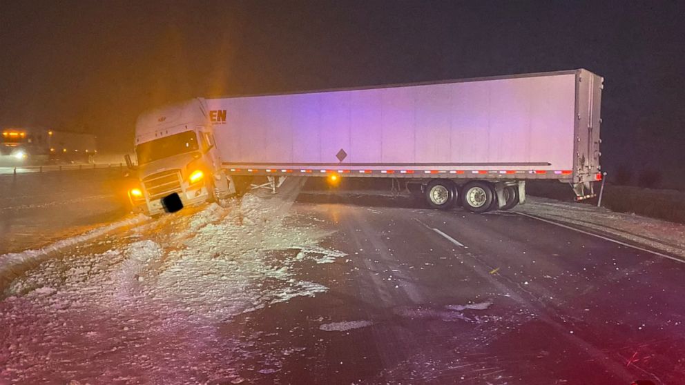 تحطم 261 مركبة بسبب الثلوج والطقس السيء في مينيسوتا